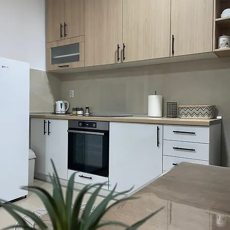 M&j Apartment *
