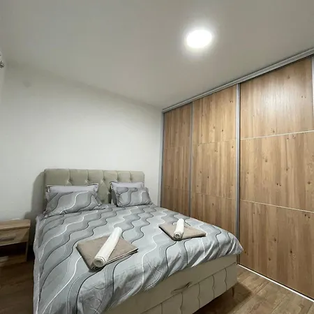 M&j Apartment